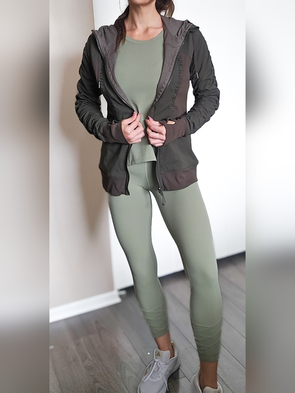 Lululemon Sage Green High Rise Leggings Ruched Ankle Detail Size 8 Running Set